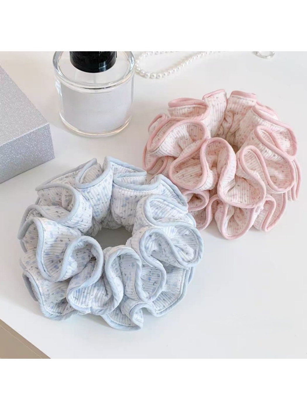 Gifty - Floral Ruffle Trim Polyester Ponytail Scrunchie