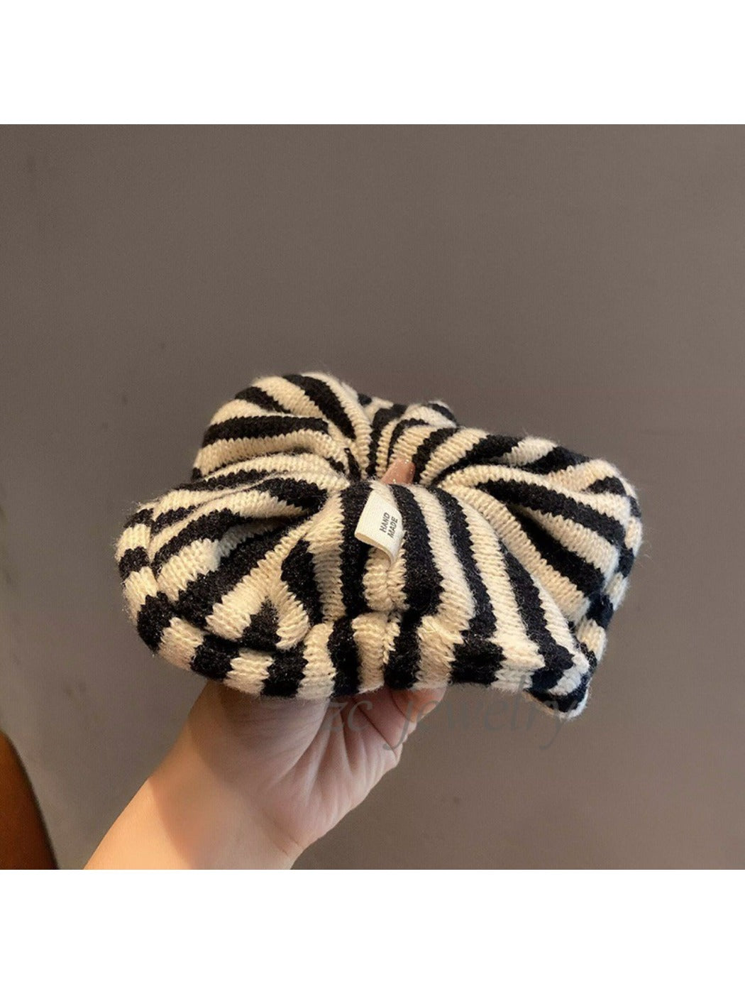 Gifty - Vintage Knitted Striped Hair Loop
