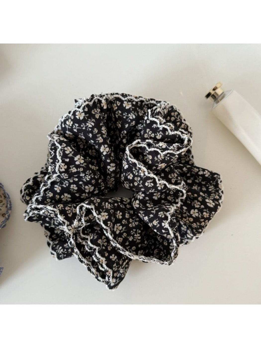 Gifty - Vintage Small Floral Ruffled Scrunchie