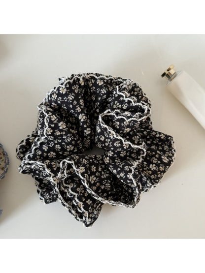 Gifty - Vintage Small Floral Ruffled Scrunchie