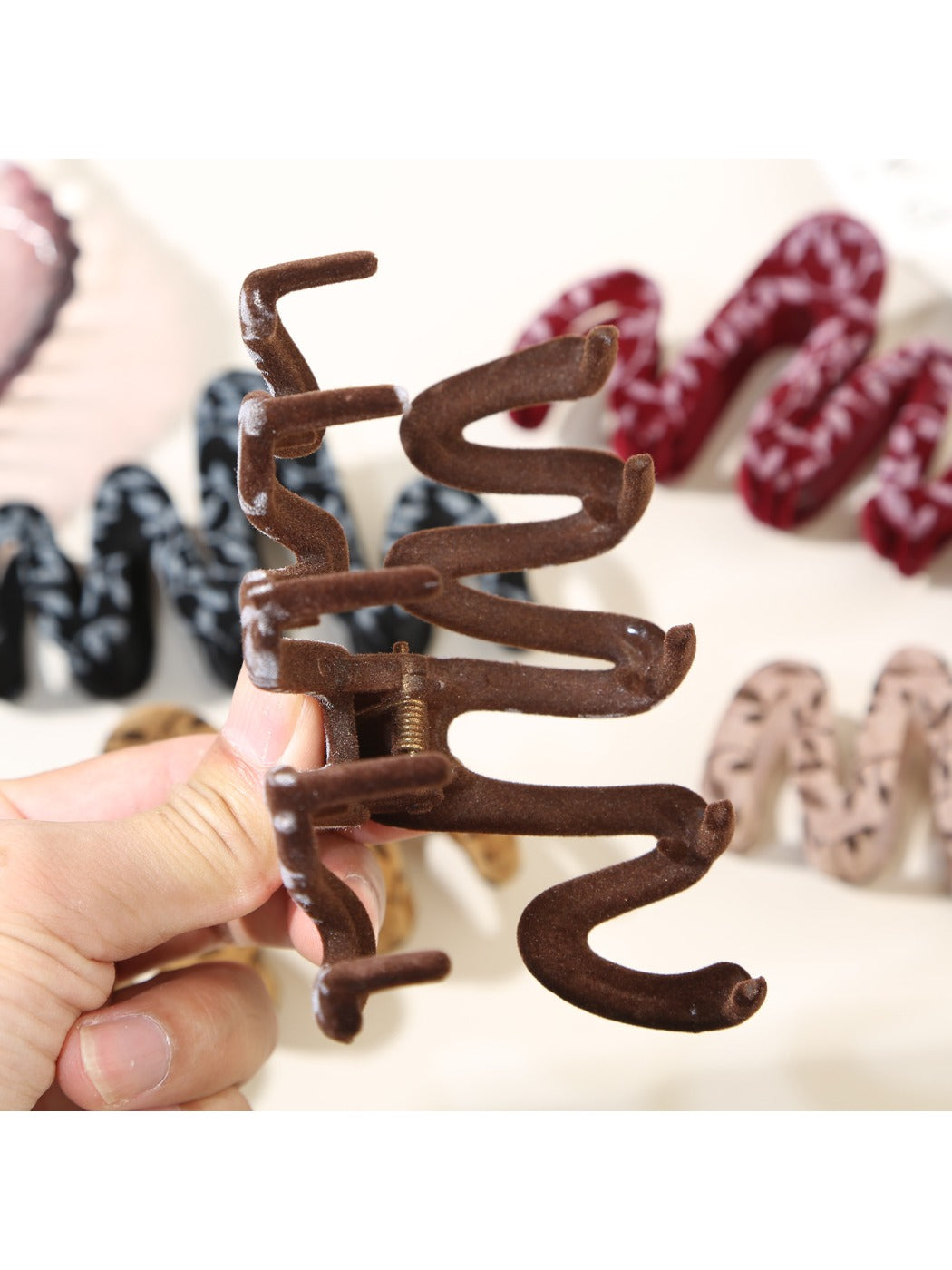 Beau - Wave Geometric Design Hair Claw Clip