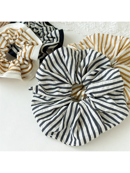 Gifty - Trendy Striped Fabric Scrunchie