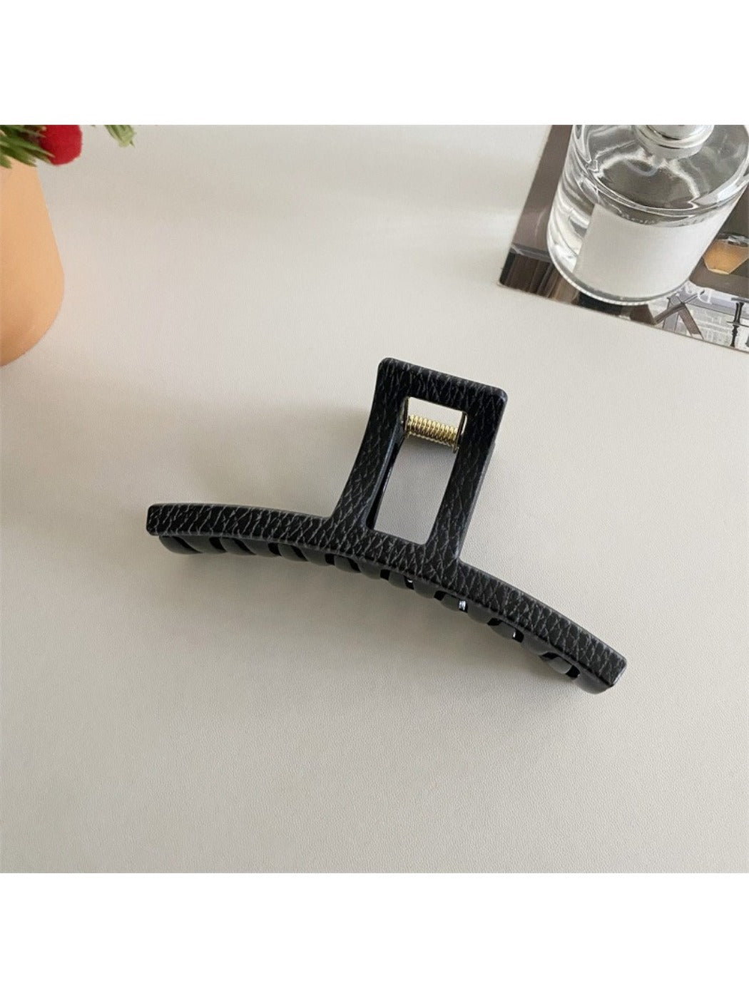Beau - Elegant Openwork Square Shaped Claw Clip