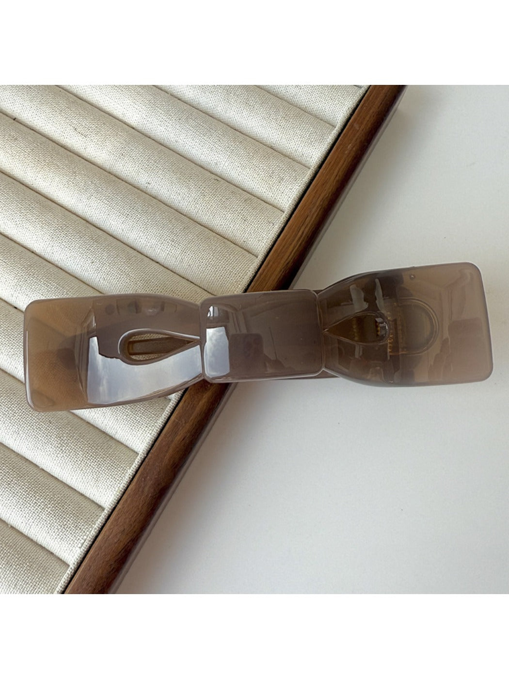 Beau - Minimalist Bow Shaped Hair Claw Clip