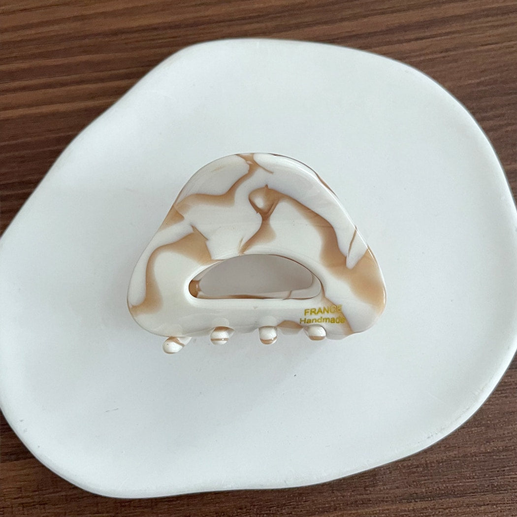 Beau - Glossy Marble Cutout Triangle Claw Clip