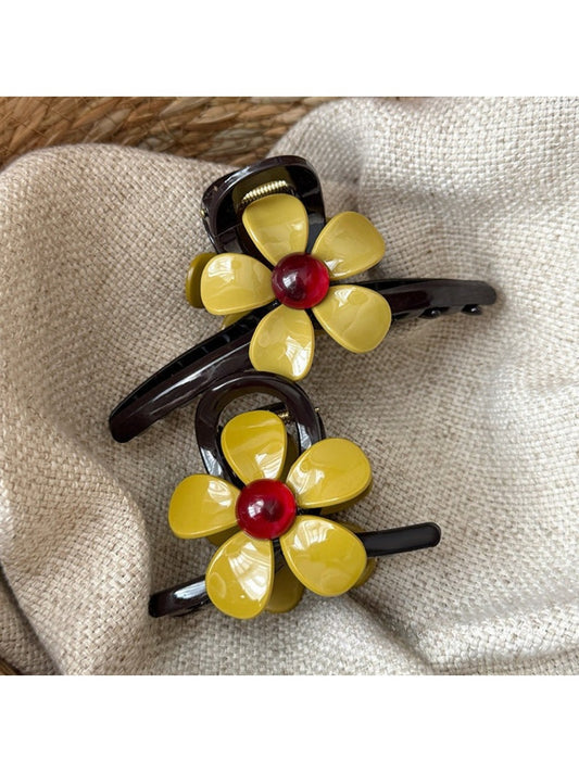 Beau minimalist flower-shaped decor claw clip in beige on white background