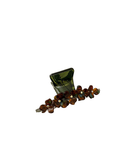 Beau - Alloy and Plastic Flower Design Claw Clip
