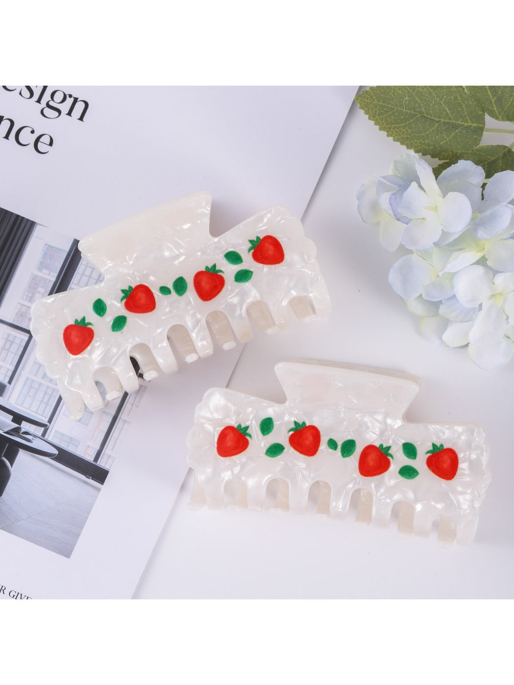 Beau - Oversized Strawberry Print Claw Clip