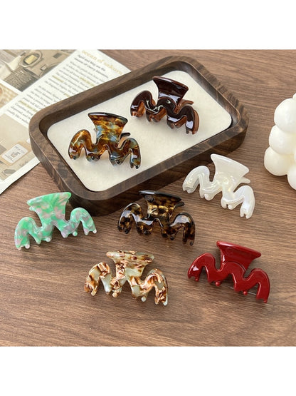 Beau - Trendy Letter M Hair Clip