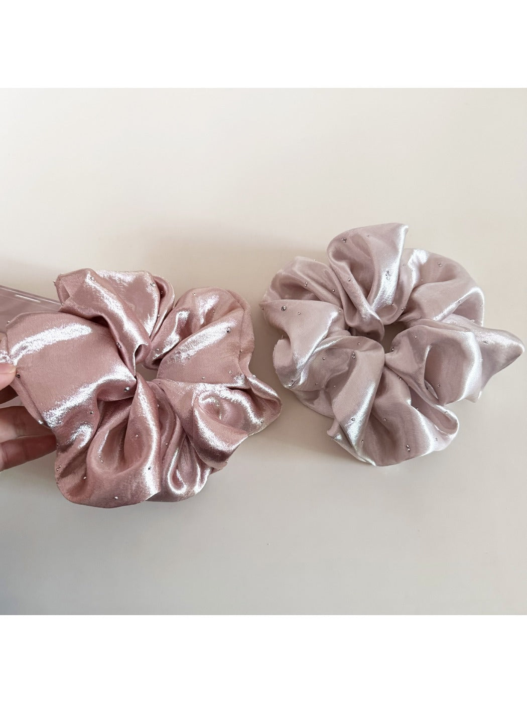 Gifty - Elegant Satin Crinkle Scrunchie