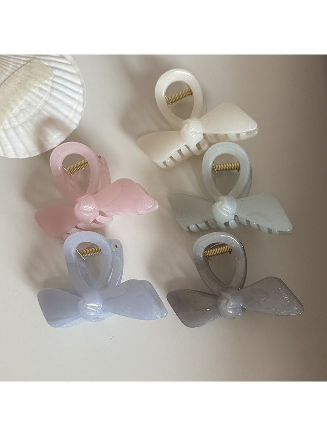 Beau - Solid Color Openwork Bow Shaped Claw Clip