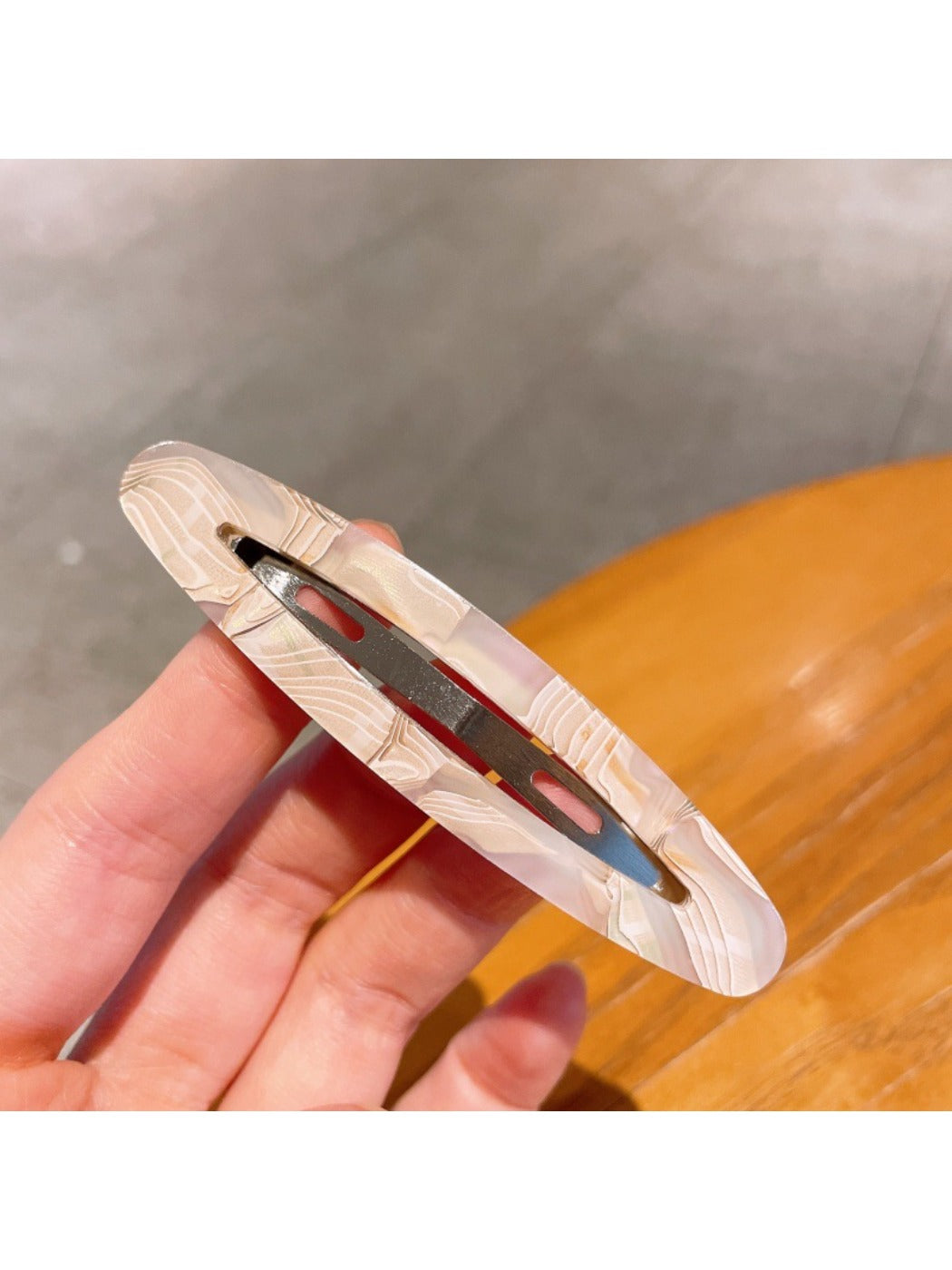 Beau - Elegant Oval Hollowed Out Hair Clip