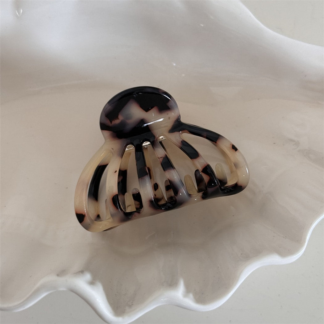 Beau - Openwork Fan Shaped Claw Clip