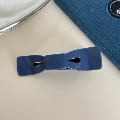 Beau - Glossy Plastic Bow Design Hair Clip