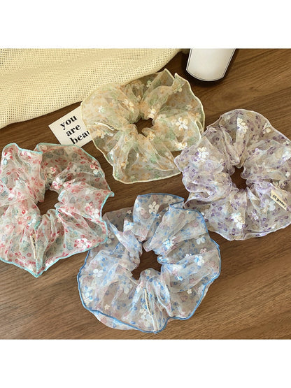 Gifty - Puffed Seersucker Floral Scrunchie