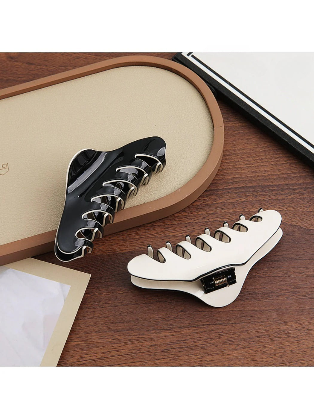Beau - Clean Lined Solid Color Claw Clip
