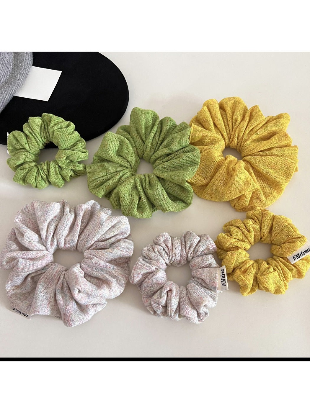 Gifty - Spring Color Knit Scrunchie