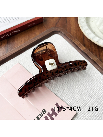 Beau - Leopard Pattern Plastic Geometric Claw Clip