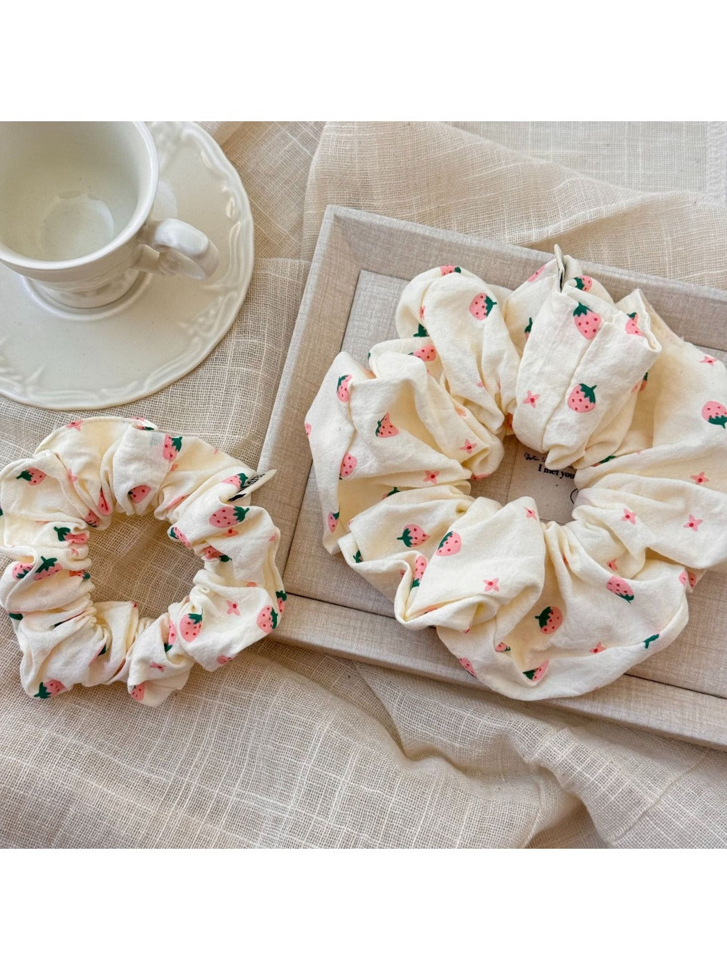 Gifty - Strawberry Scrunchie Hair Tie