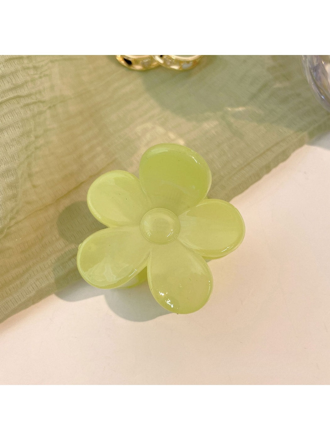 Beau - Plastic Flower Styling Hair Clip