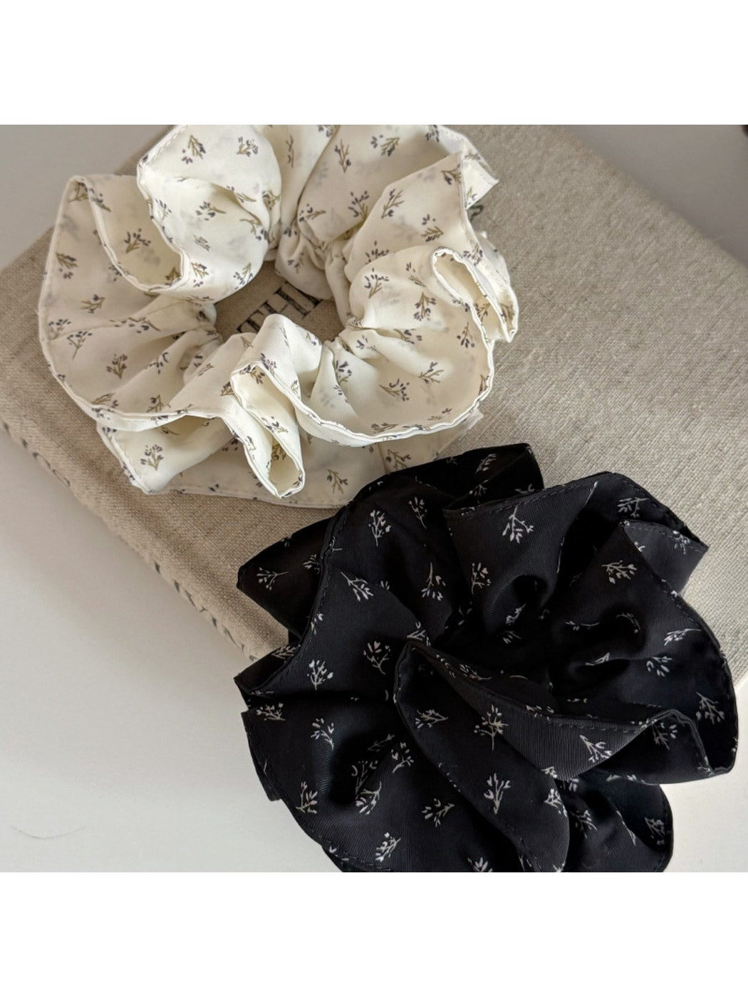 Gifty - Polyester Floral Print Everyday Scrunchie