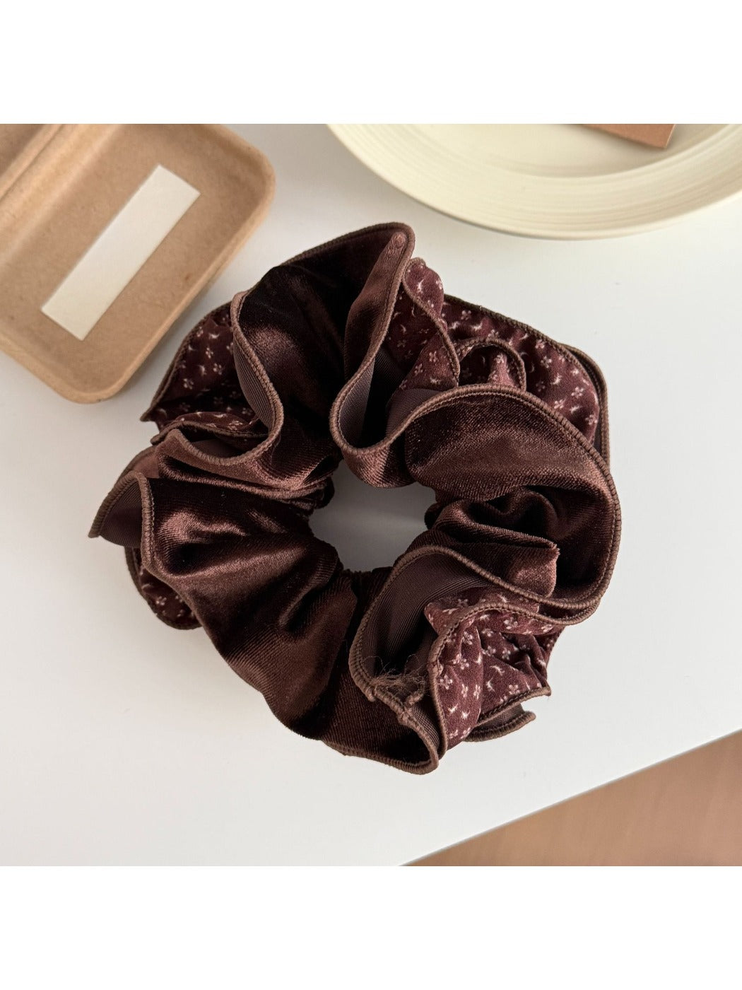 Gifty - Vintage Print Pleated Scrunchie