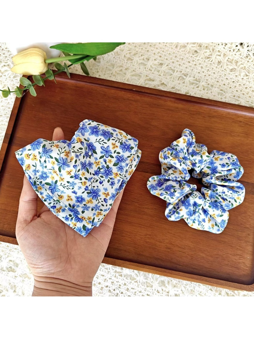 Gifty - Floral Print Polyester Fabric Scrunchie
