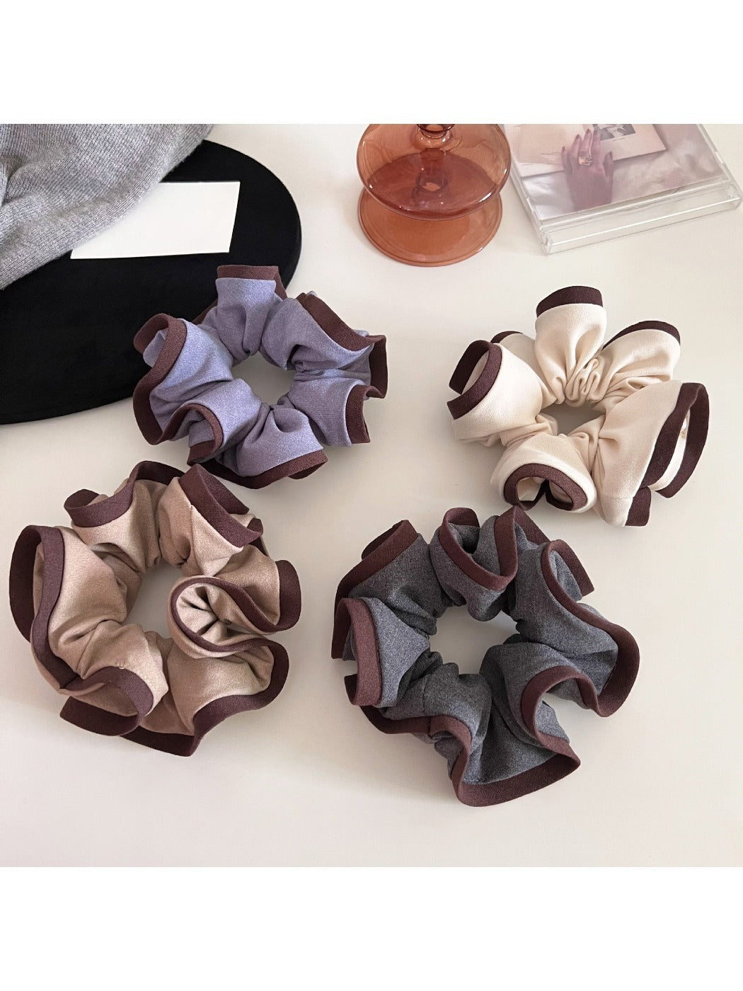 Gifty - Elegant Two-Tone Color-Block Scrunchie