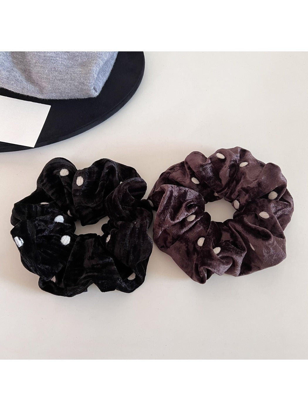 Gifty - Simple Velvet Polka Dot Scrunchie