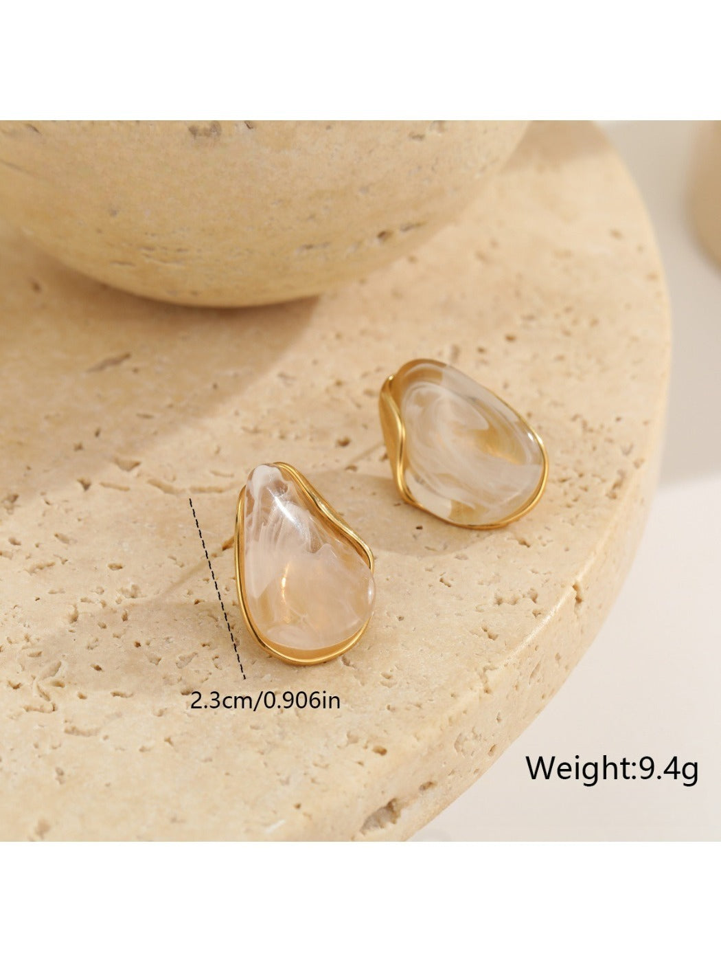 Earedge - Elegant Amber-Toned Earrings