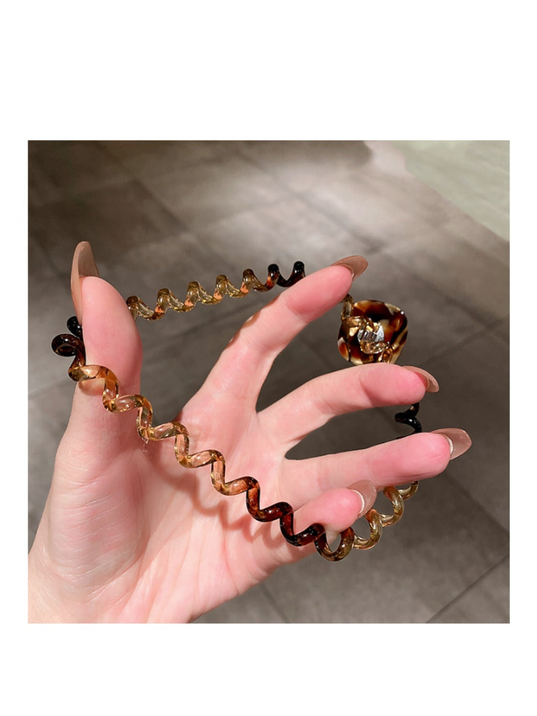 Gifty - Retro Spiral Cord Smiley Face Hair Tie