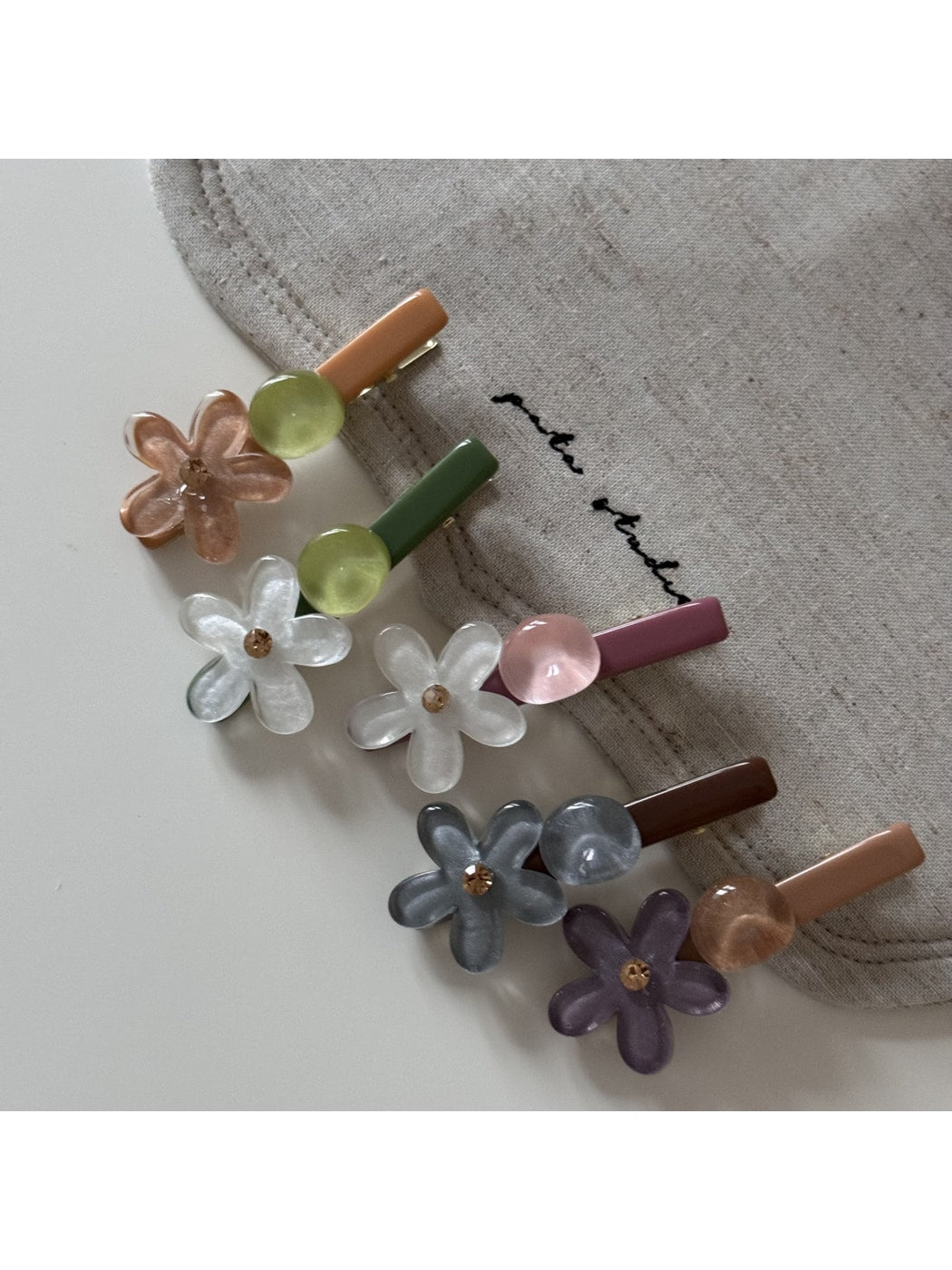 Beau - Irregular Floral Side Styling Plastic Hair Clip