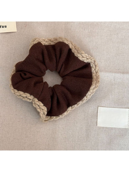 Gifty - Elegant Knit Trim Scrunchie