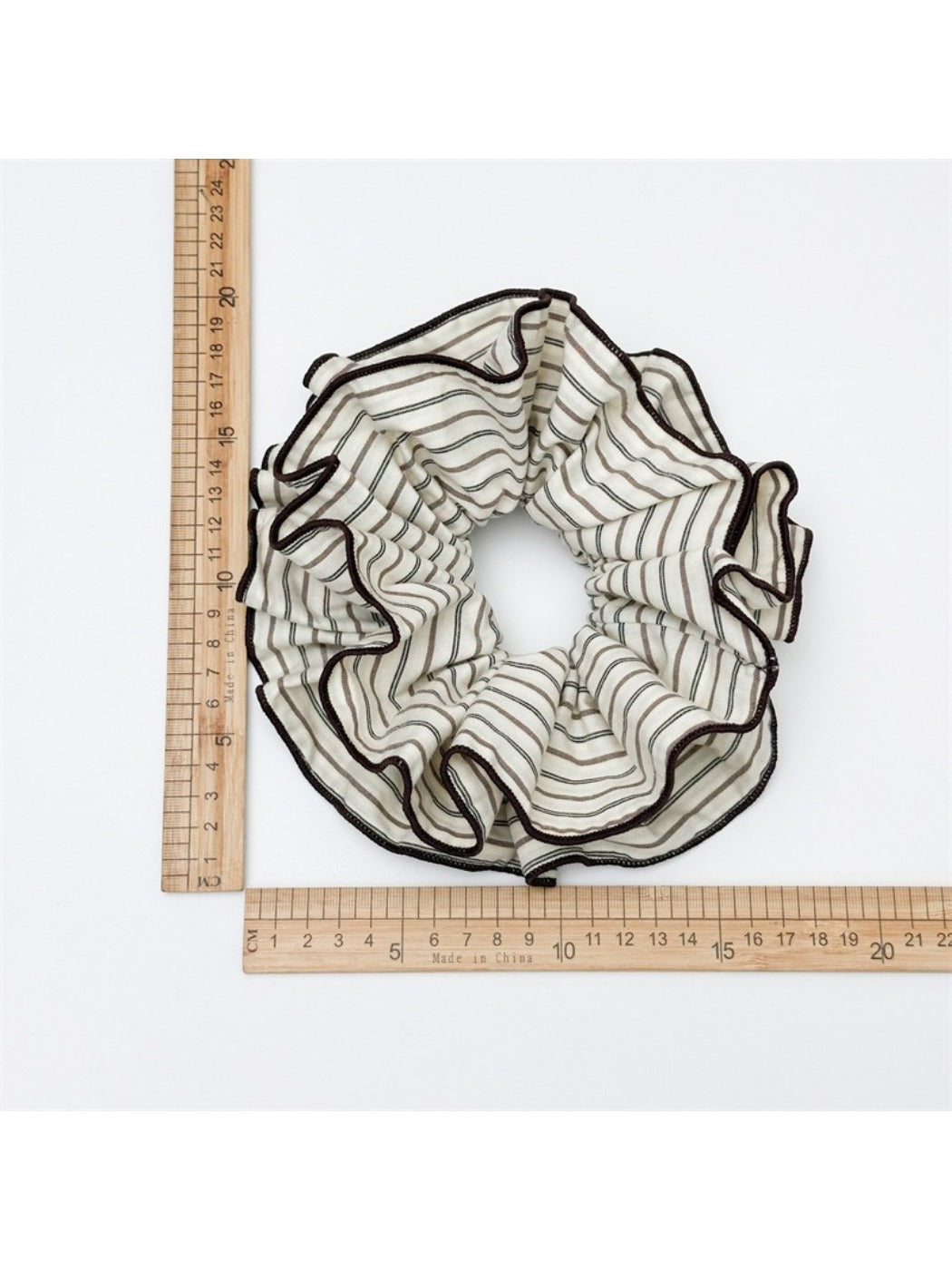 Gifty - Fashionable Striped Hair Scrunchie