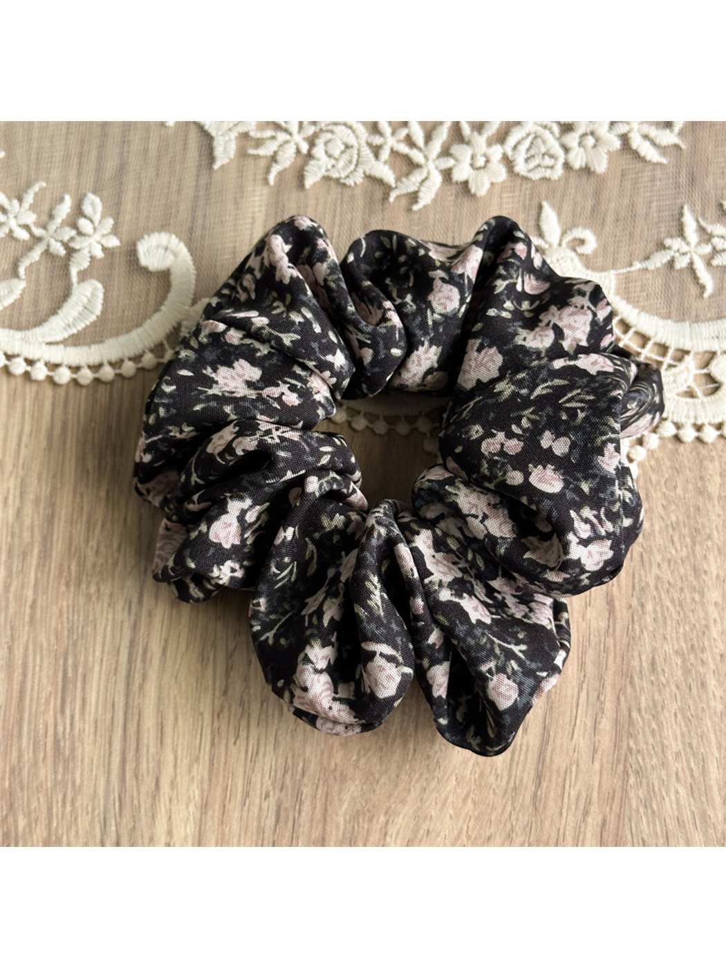 Gifty - Plant Floral Fabric Ponytail Style Scrunchie