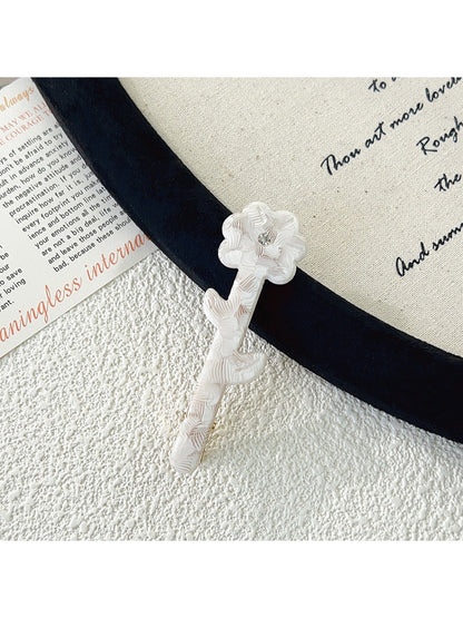 Beau - Flower Shaped Hair Clip