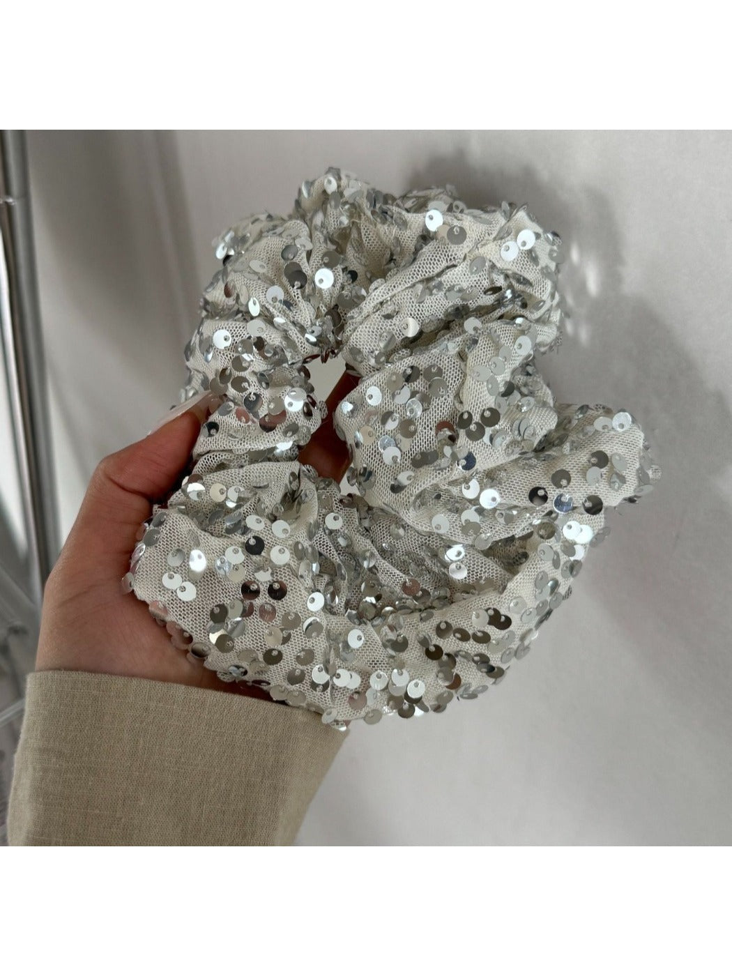 Gifty - Sequined Scrunchie Hair Tie