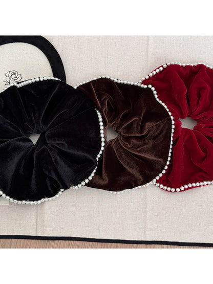 Gifty - Vintage Velvet Hair Scrunchie