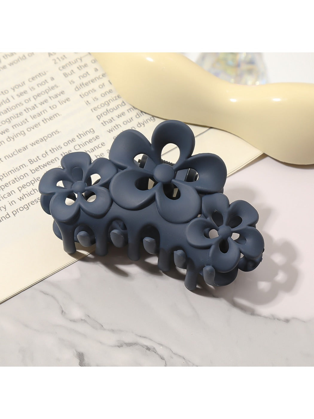 Beau - Elegant Three-Blossom Hair Clip