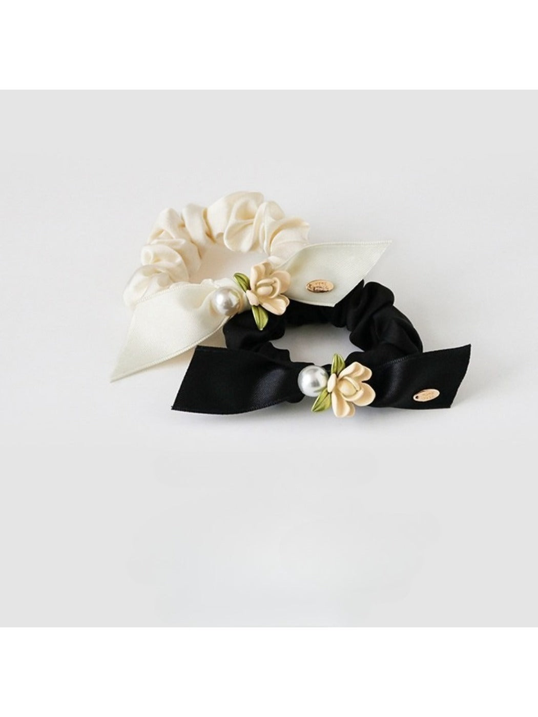 Gifty floral hair tie displayed on a white background showing detailed flower embellishments