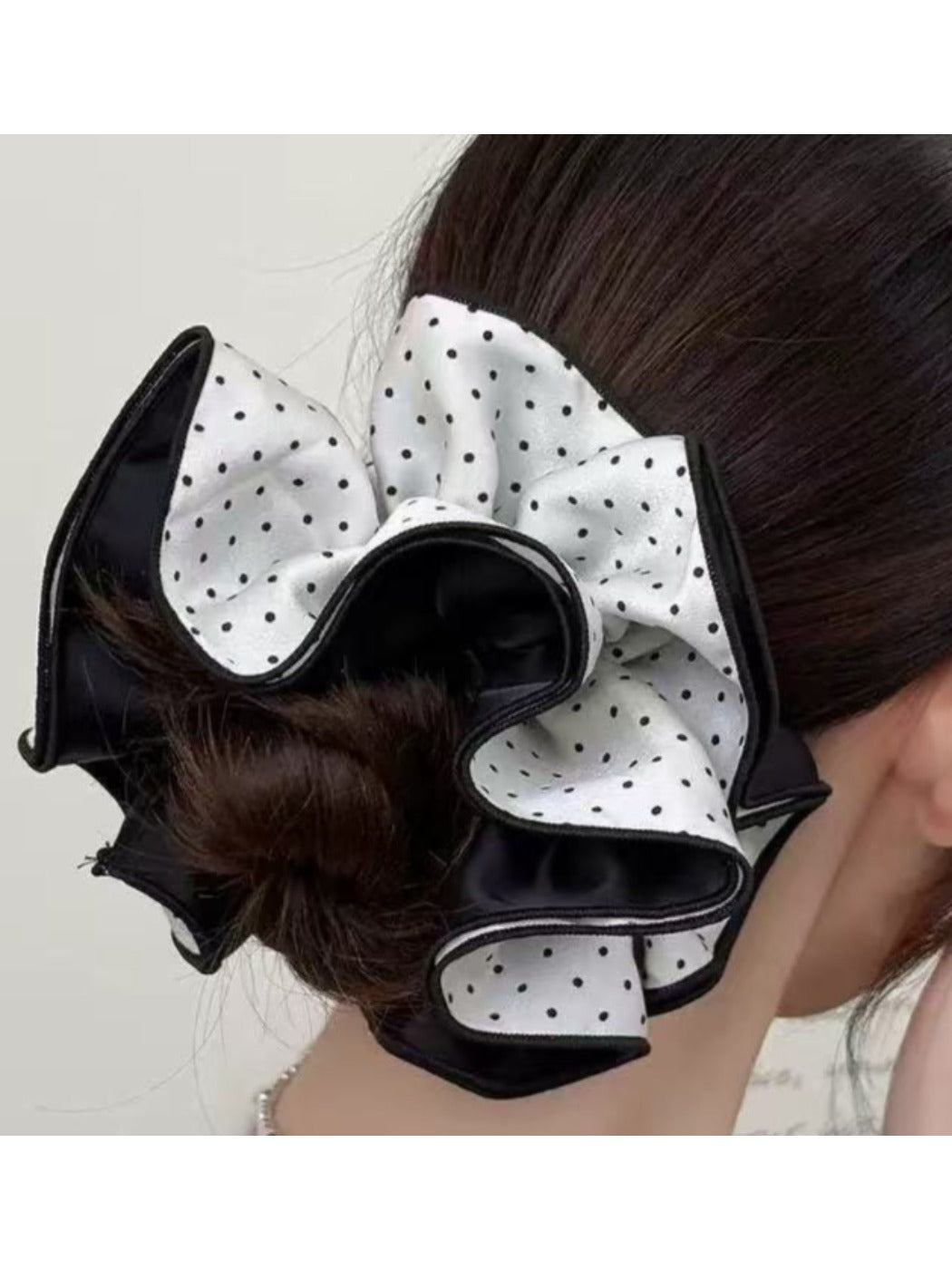 Gifty - Reversible Polka Dot Ruffle Scrunchie
