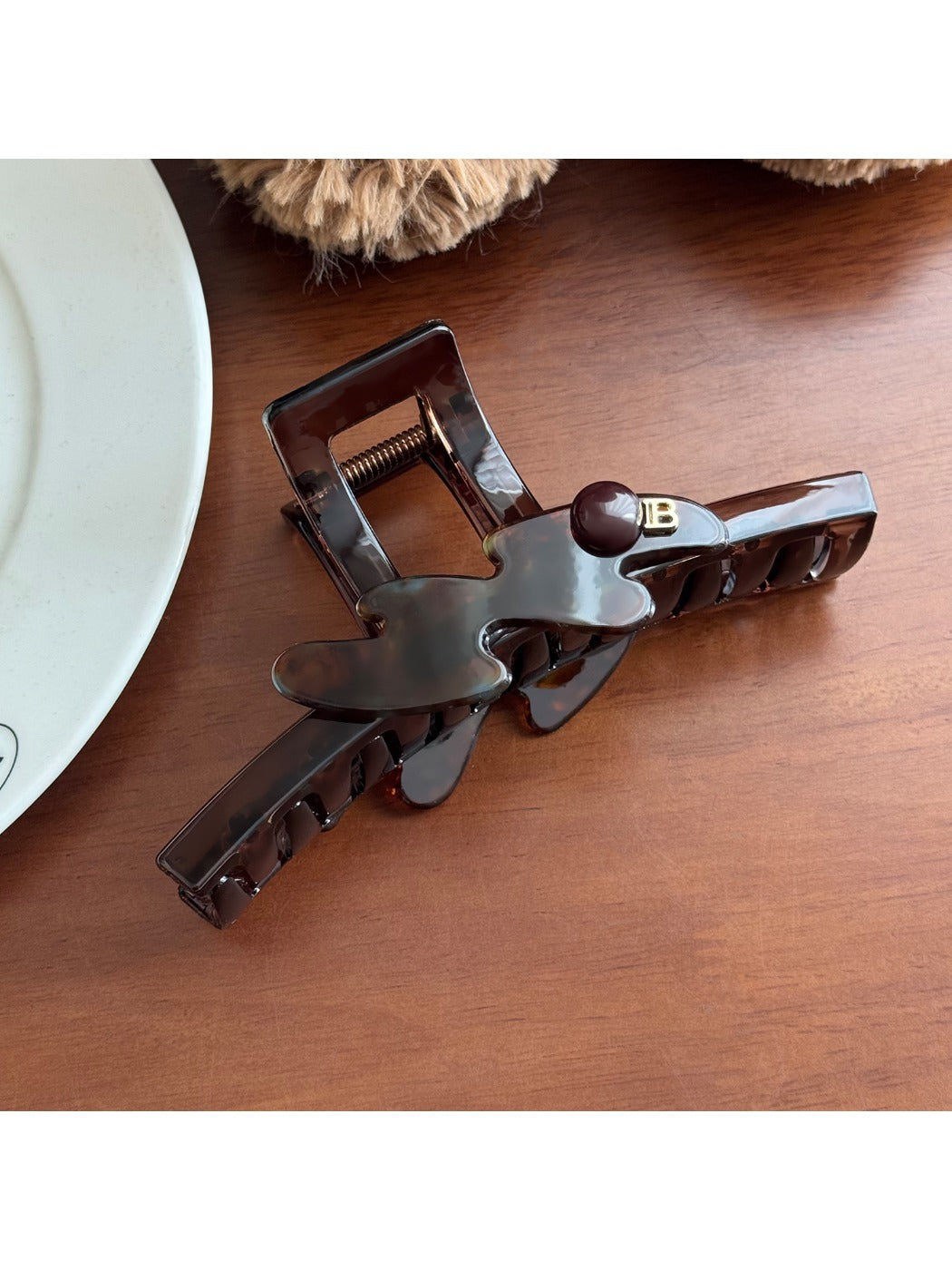 Beau - Retro Style Acrylic Geometric Claw Clip
