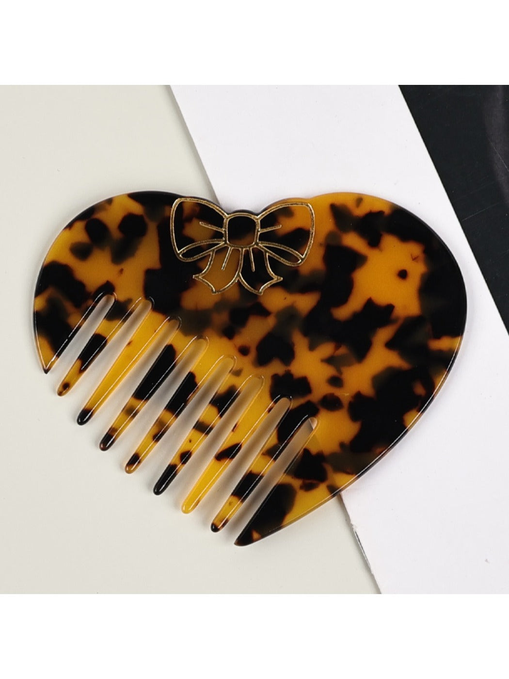 Camerow - Compact Heart Shaped Comb