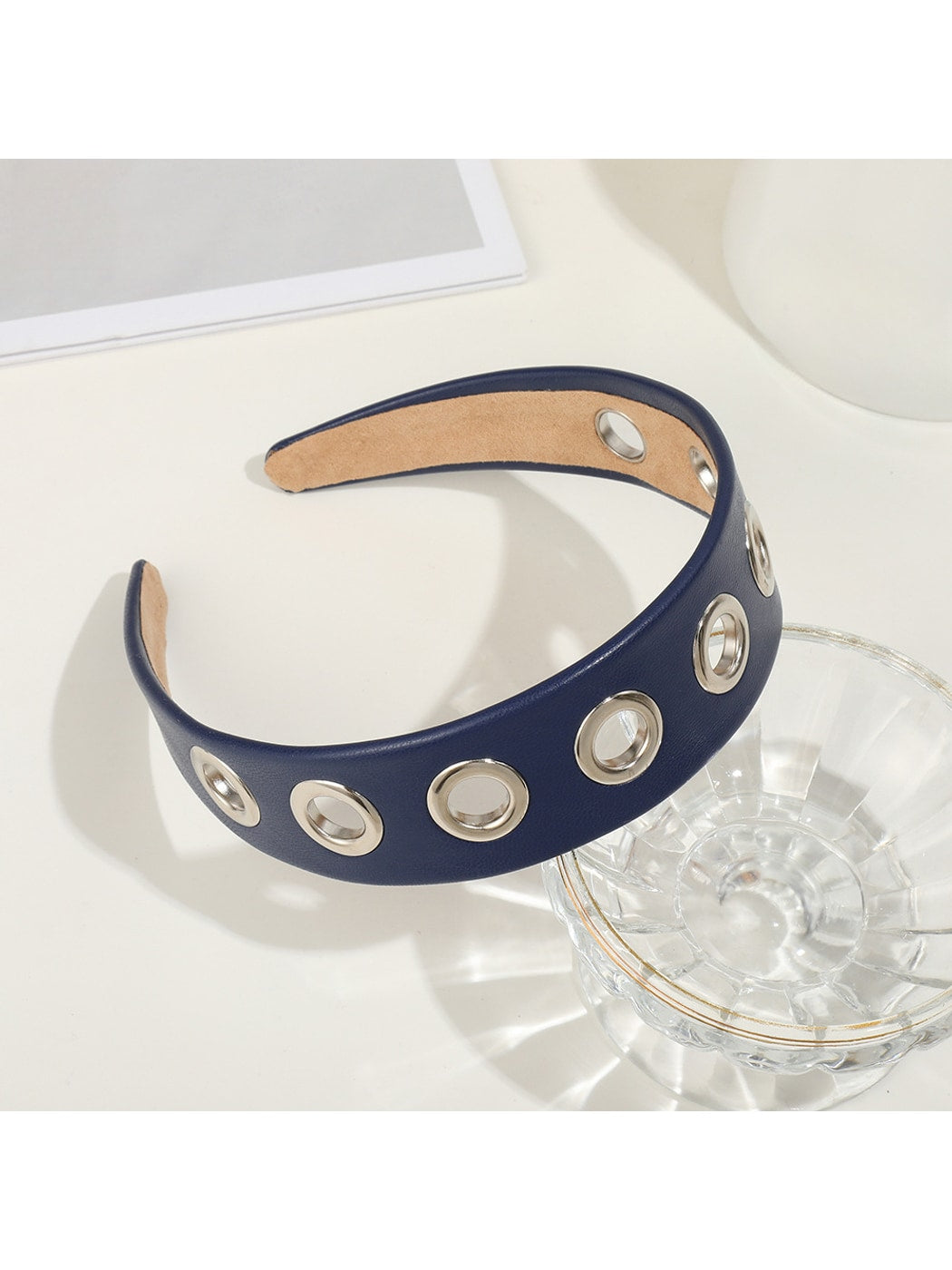 Gifty - Fashion PU Alloy Circle Accent Headband