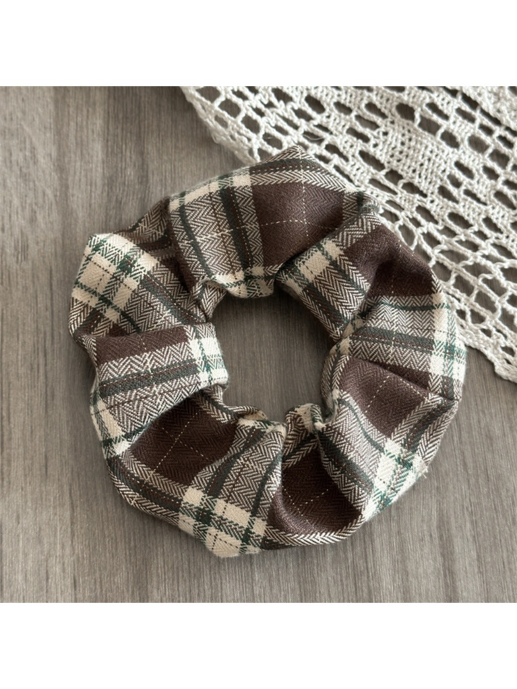 Gifty - Beautiful Checked Scrunchie