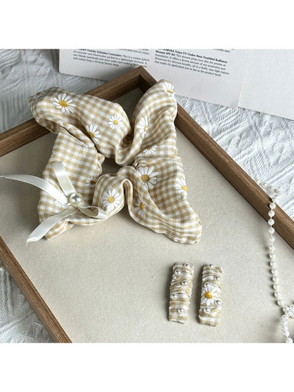 Gifty - Daisy Gingham Bow Style Fabric Scrunchie