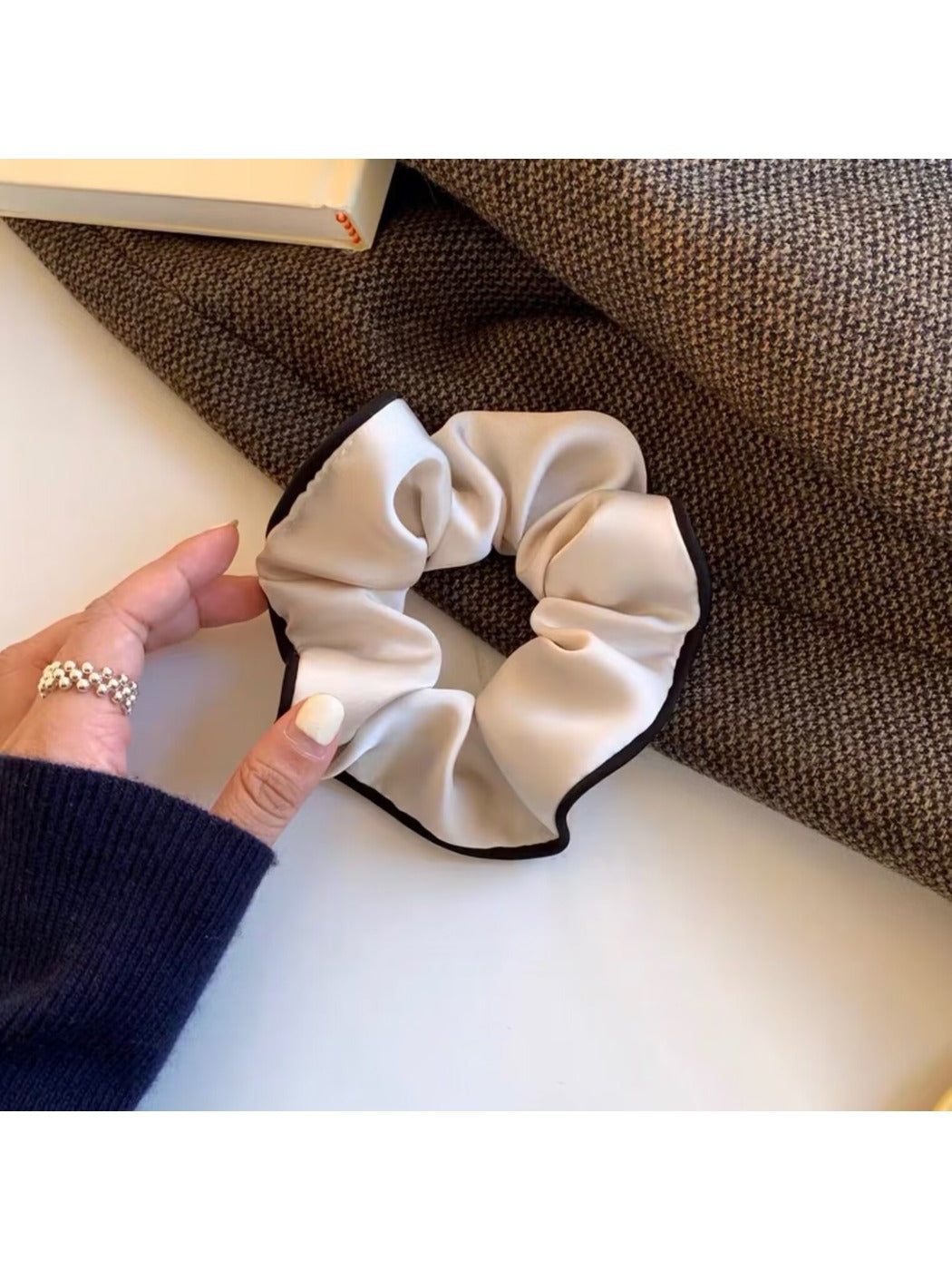 Gifty - Solid Color Gathered Scrunchie
