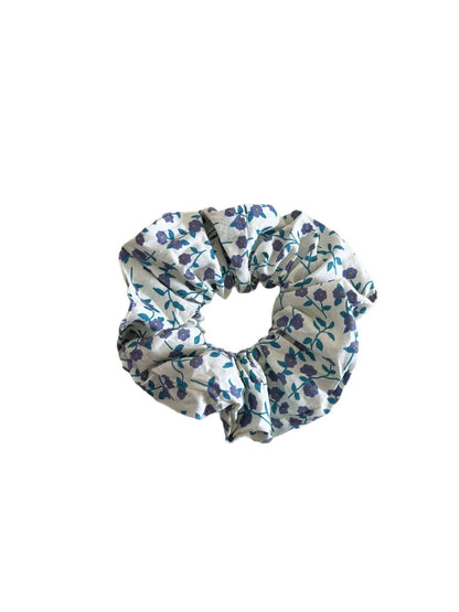 Gifty - Delicate Small Floral Pattern Scrunchie