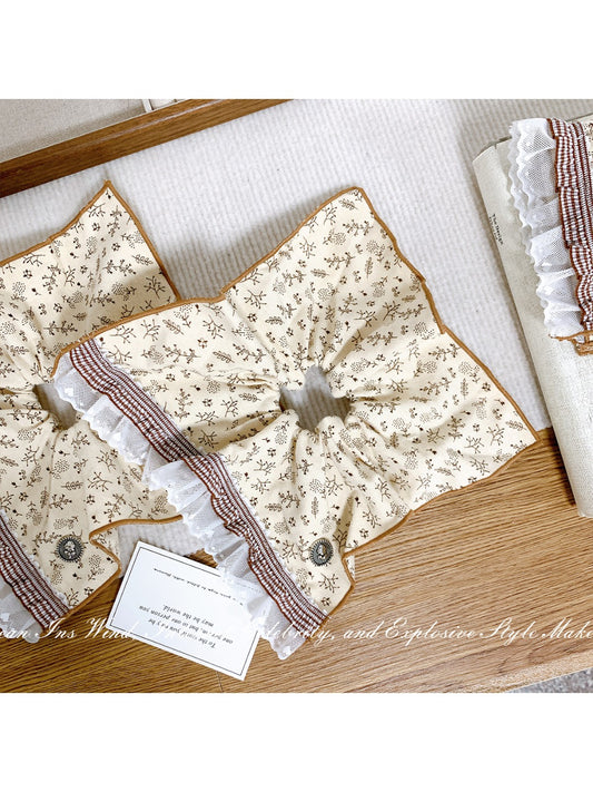 Gifty - Square Lace Hair Tie