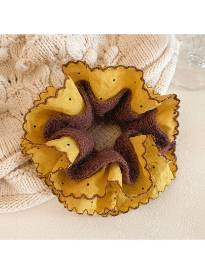 Gifty - Yellow Polka Dot Knitted Scrunchie